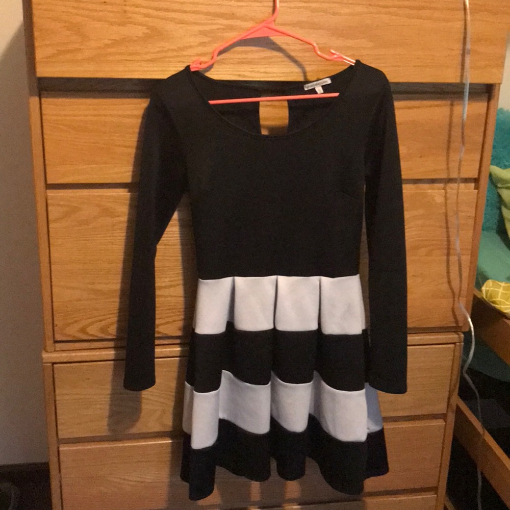 Dress - Picture 1 of 2